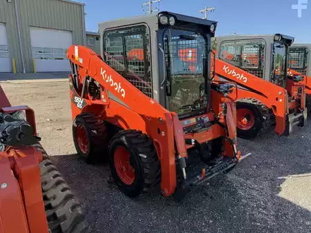 Skid Steers 1900 Kubota SSV65 (1)