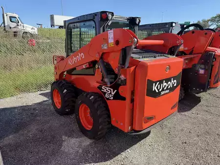 Skid Steers 1900 Kubota SSV65 (2)