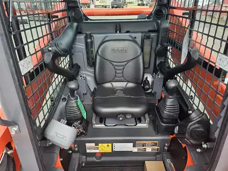 Skid Steers 1900 Kubota SSV65 (5)