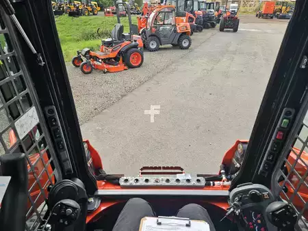 Skid Steers 1900 Kubota SSV65 (6)