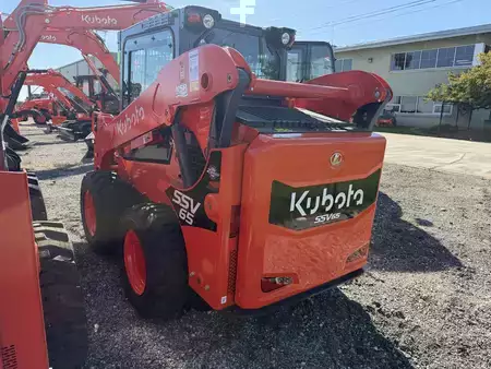Skid Steers 1900 Kubota SSV65 (3)