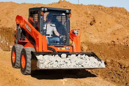 Skid Steers 1900 Kubota SSV65 (2)