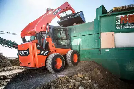 Skid Steers 1900 Kubota SSV65 (3)