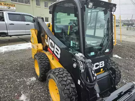 Skid Steers 2023 JCB 215 (2)