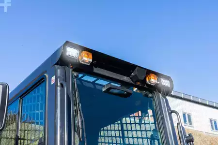 Chargeuse sur pneus 2023 Hyundai HT100V (18)
