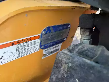 Chargeuse sur pneus 2023 Hyundai HT100V (6)