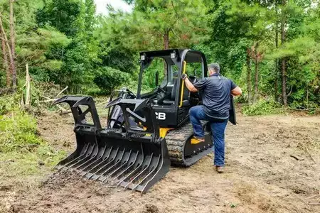 Valet de ferme  1900 JCB 270T (1)