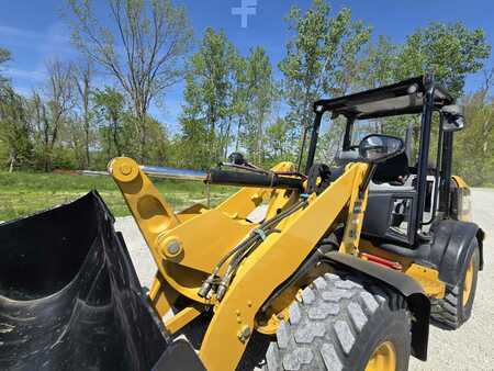 Wheel Loaders 2017 Caterpillar 906M (4)