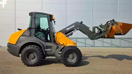 Kolové nakladače 2020 Mecalac AS 900 SWING LOADER (11)