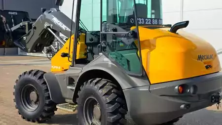 Kolové nakladače 2020 Mecalac AS 900 SWING LOADER (13)