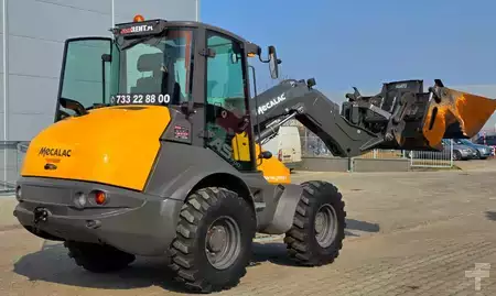 Kolové nakladače 2020 Mecalac AS 900 SWING LOADER (8)