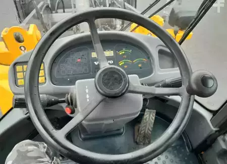 Chargeuse sur pneus 2013 Volvo  L30B-Z/X (11)