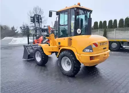 Chargeuse sur pneus 2013 Volvo  L30B-Z/X (2)