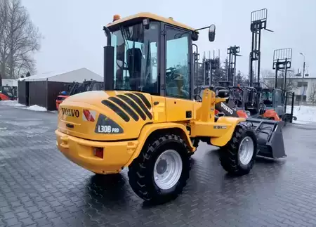 Chargeuse sur pneus 2013 Volvo  L30B-Z/X (3)