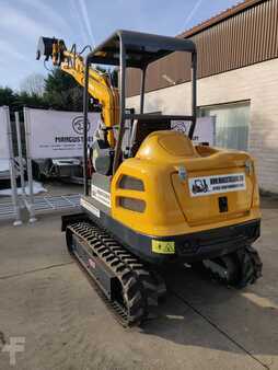 Lánctalpas kotrógép 2025 [div] 2500 KG (2)