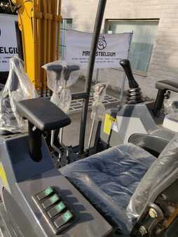 Lánctalpas kotrógép 2025 [div] 2500 KG (9)