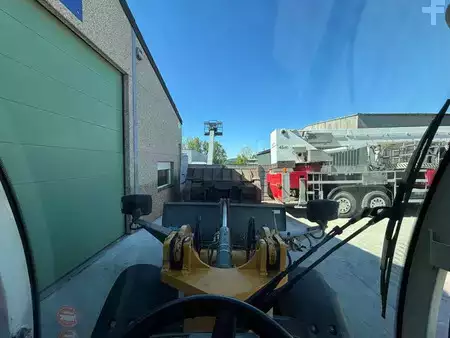 Kerekes rakodó 2017 Liebherr L 506 (16)
