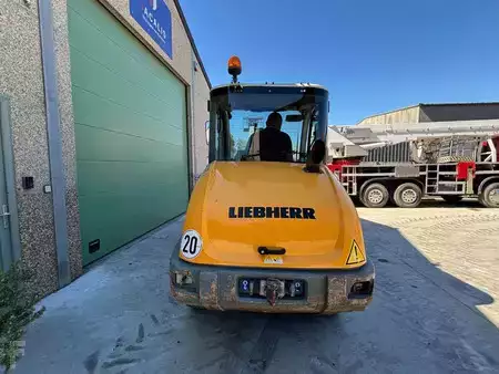Kerekes rakodó 2017 Liebherr L 506 (2)