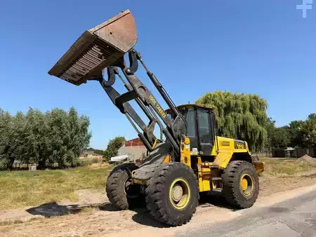 Chargeuse sur pneus 2002 JCB SLP436 (2)