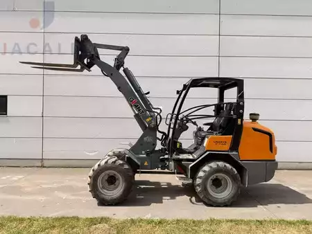 Kolové nakladače 2019 Giant V5003 X-TRA 45+ (1)