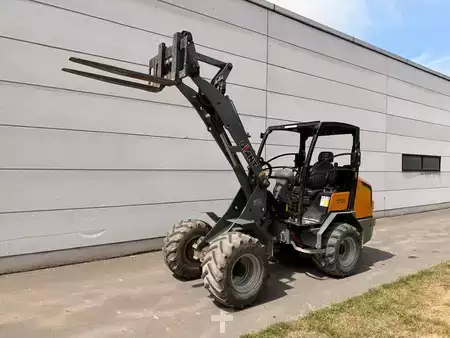 Kolové nakladače 2019 Giant V5003 X-TRA 45+ (7)