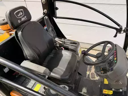 Kolové nakladače 2019 Giant V5003 X-TRA 45+ (9)