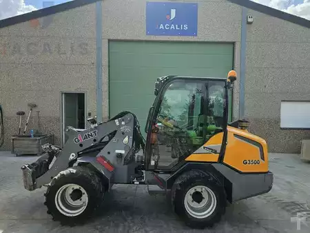 Kolové nakladače 2023 Giant G3500 (1)