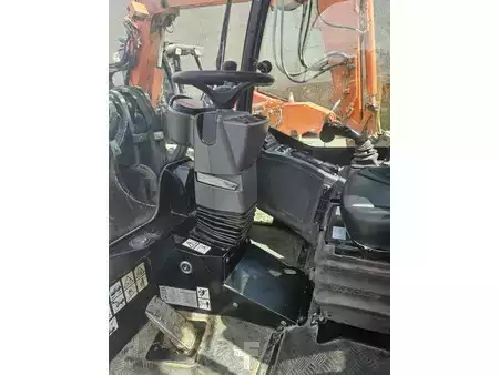 Kolové nakladače 2023 Giant G3500 (13)