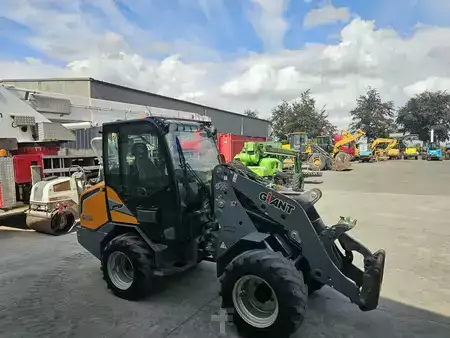 Kolové nakladače 2023 Giant G3500 (4)