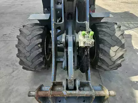 Kolové nakladače 2023 Giant G3500 (6)