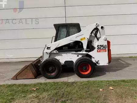 Kolové nakladače 2008 Bobcat S250 S250 (1)
