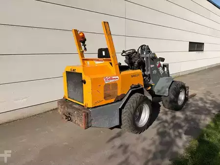 Kolové nakladače 2006 Giant V451T (5)