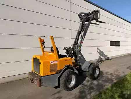 Kolové nakladače 2006 Giant V451T (7)