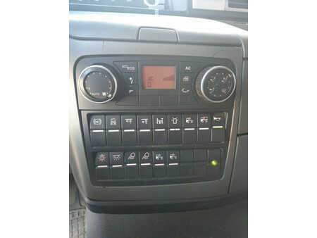 Autojeřáby 2011 MAN TGS (17)