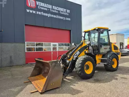 Starrer Baggerlader 2019 JCB 409 T4 (1)