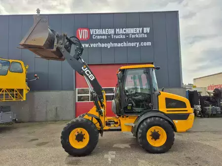 Starrer Baggerlader 2019 JCB 409 T4 (10)