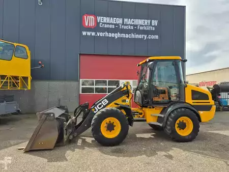 Starrer Baggerlader 2019 JCB 409 T4 (2)