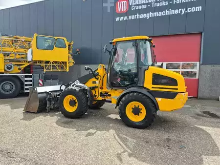 Starrer Baggerlader 2019 JCB 409 T4 (3)