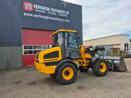 Starrer Baggerlader 2019 JCB 409 T4 (8)