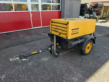 Kompresszor 2004 Atlas Copco xas36yd (1)