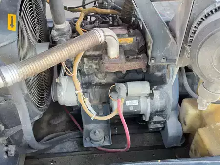 Kompresszor 2004 Atlas Copco xas36yd (11)
