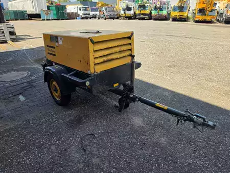 Kompresszor 2004 Atlas Copco xas36yd (2)