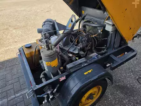 Kompresszor 2004 Atlas Copco xas36yd (8)