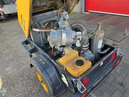 Kompresszor 2004 Atlas Copco xas36yd (9)
