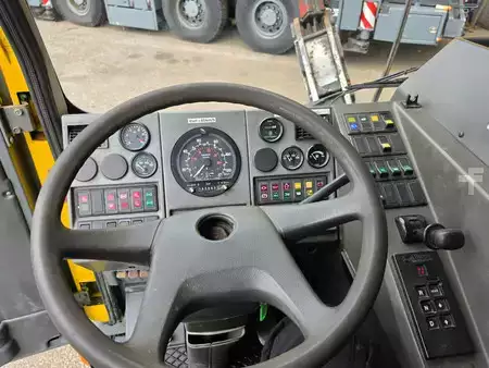 Dźwigi mobilne 2004 Grove GMK3050 (13)