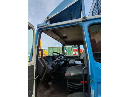 Kuorma-auto 1996 Renault midliner 180 (25)