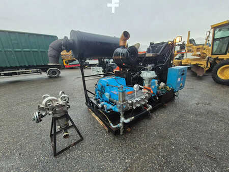 Övrigt 0 Perkins 2000serie + high pressure waterpump 1000bar (1)