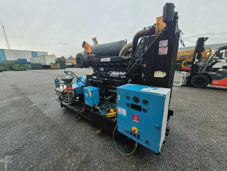 Övrigt 0 Perkins 2000serie + high pressure waterpump 1000bar (2)