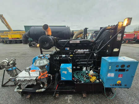 Övrigt 0 Perkins 2000serie + high pressure waterpump 1000bar (4)