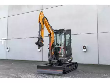 Mini kotrógép 2026 Case CX 30 D (1)